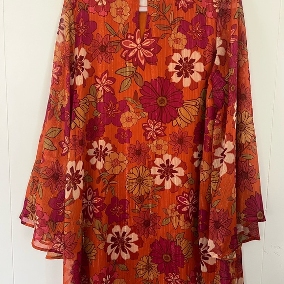 NEW BoutiqueTabitha Rust Floral Flare Sleeve Mini Dress Size Large - Picture 14 of 14